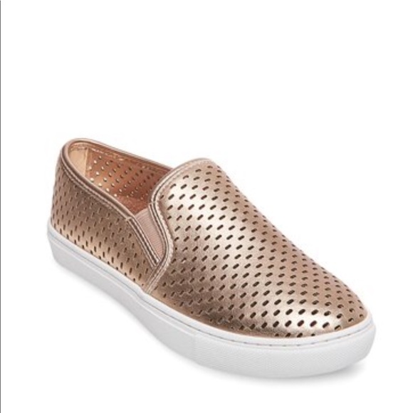 Steve Madden Shoes - Steve Madden perforated rose gold sneakers